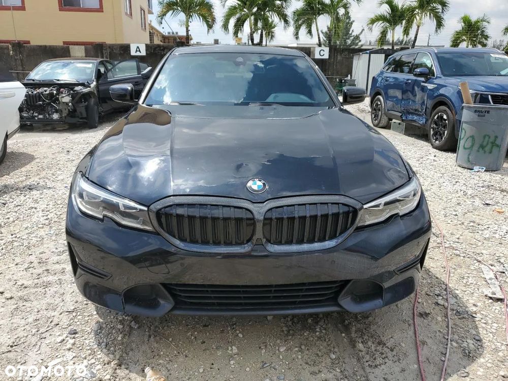 BMW Seria 3 330i - 5