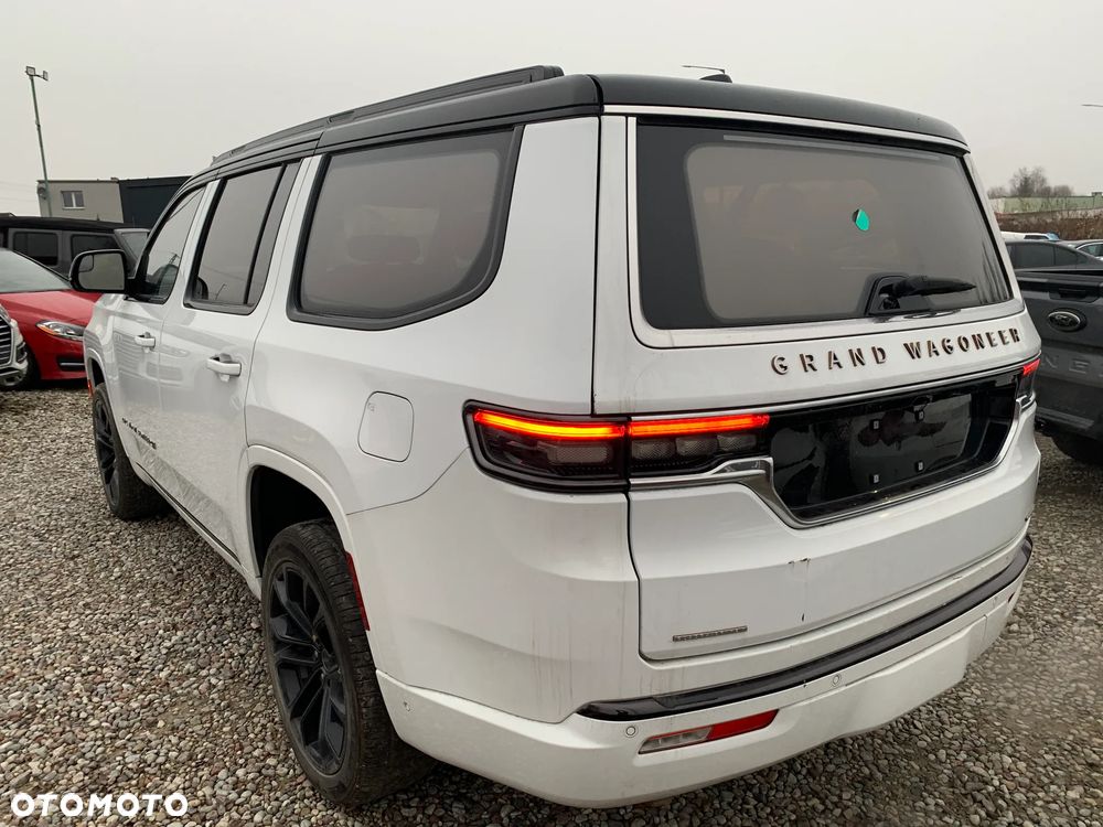 Jeep Grand Wagoneer - 3