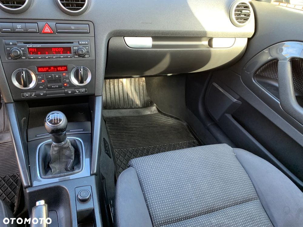 Audi A3 3-drzwiowe 2.0 FSI Attraction - 8