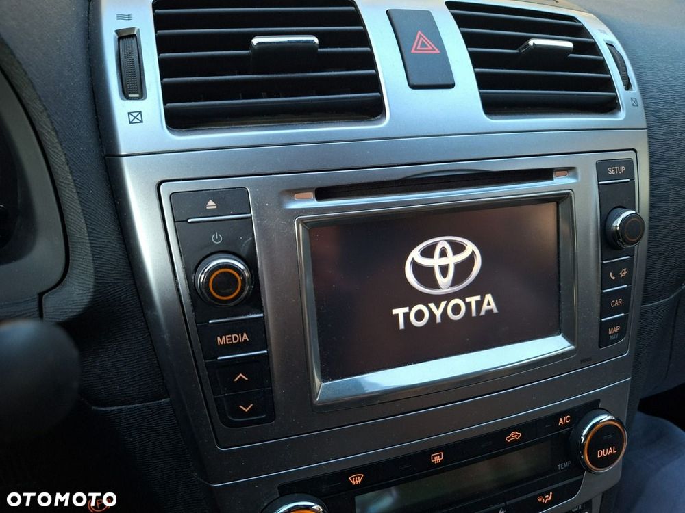 Toyota Avensis - 8