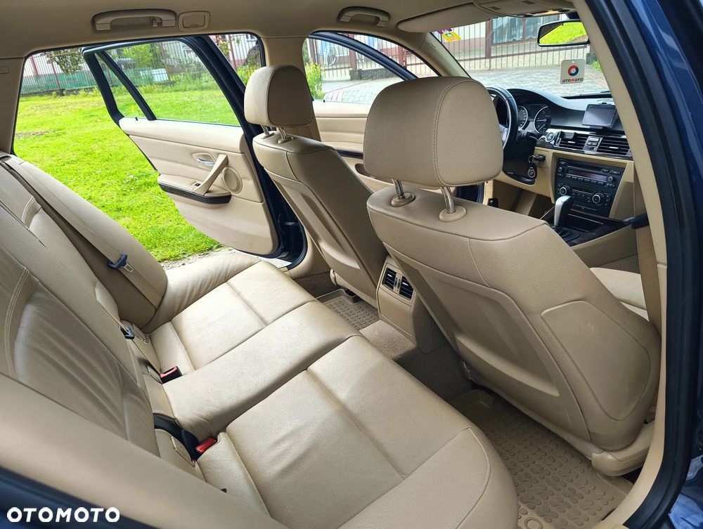 BMW Seria 3 320d xDrive DPF Touring Edition Exclusive - 28