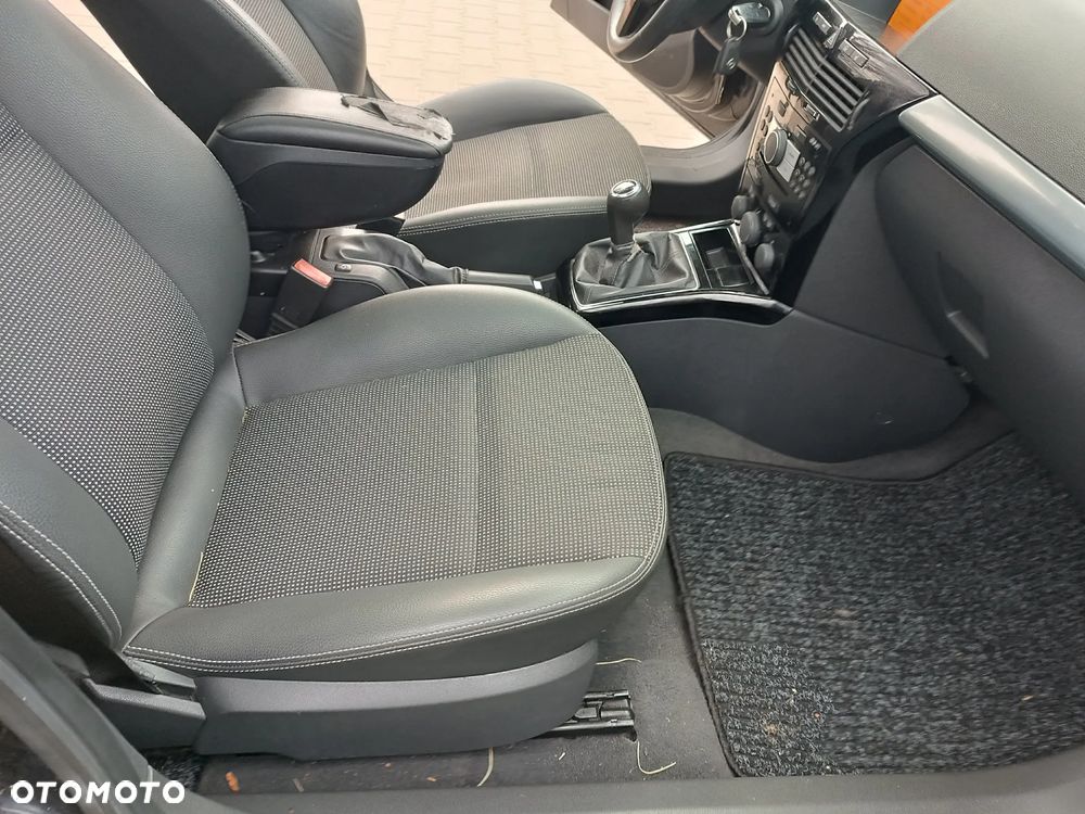 Opel Astra 1.7 CDTI DPF Edition - 28