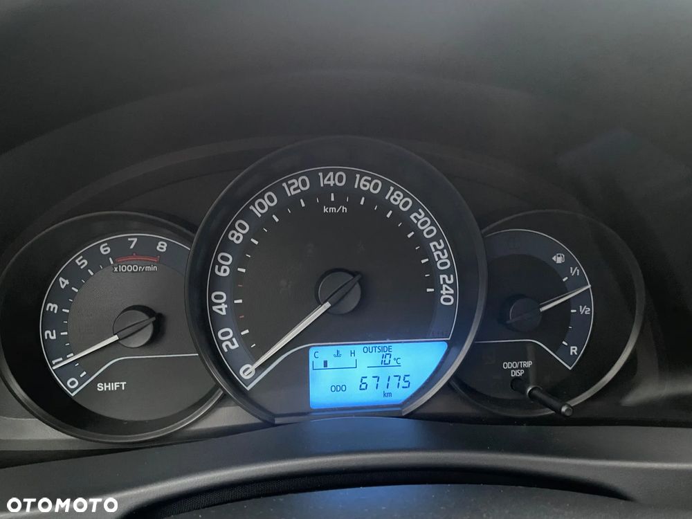 Toyota Auris 1.33 VVT-i Active - 23