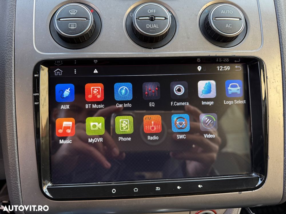 Volkswagen Touran 1.9 TDI DPF Conceptline DSG - 12