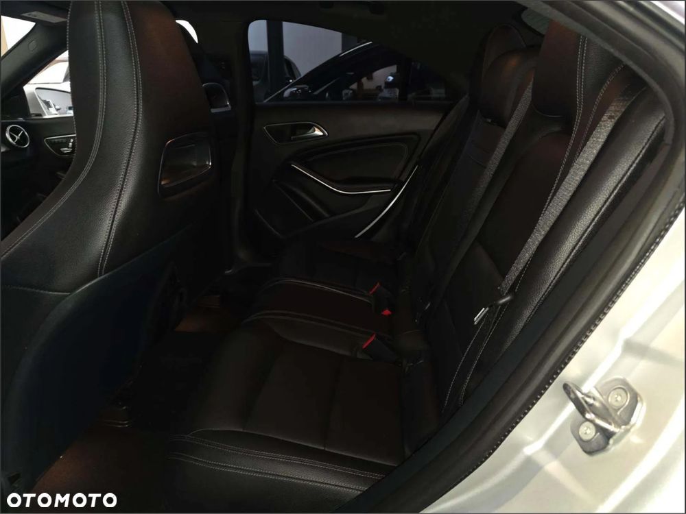 Mercedes-Benz CLA 250 7G-DCT AMG Line - 11