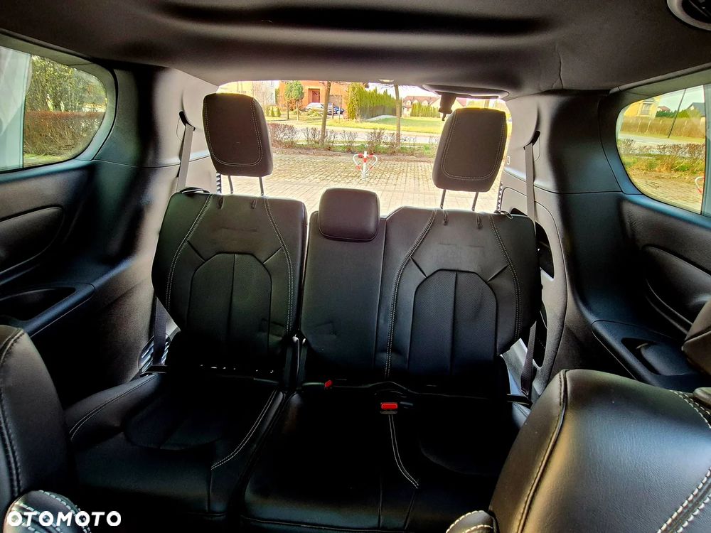 Chrysler Pacifica - 29