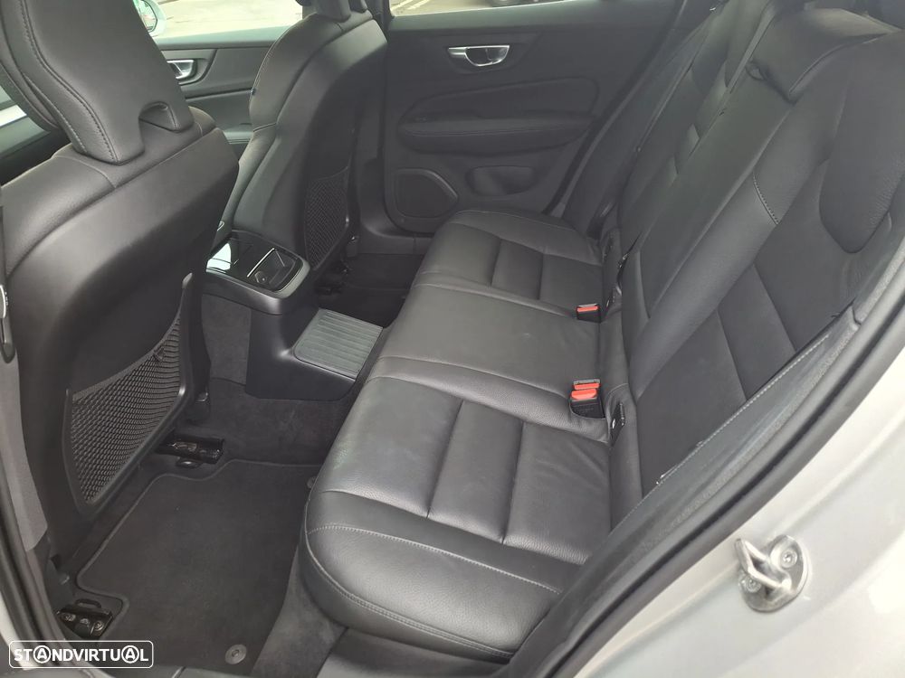 Volvo V60 2.0 T6 AWD TE Plus Dark - 11