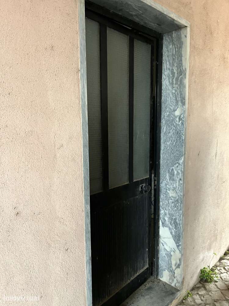 Loja + Garagem no Cartaxo | 76 m² |Comércio ou Potencial Habitação - Grande imagem: 4/9