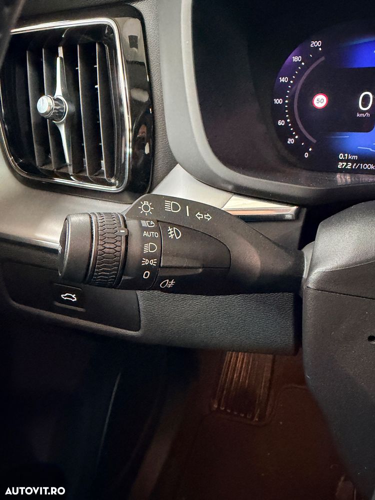 Volvo XC 60 B4 MHEV AT AWD Core - 18