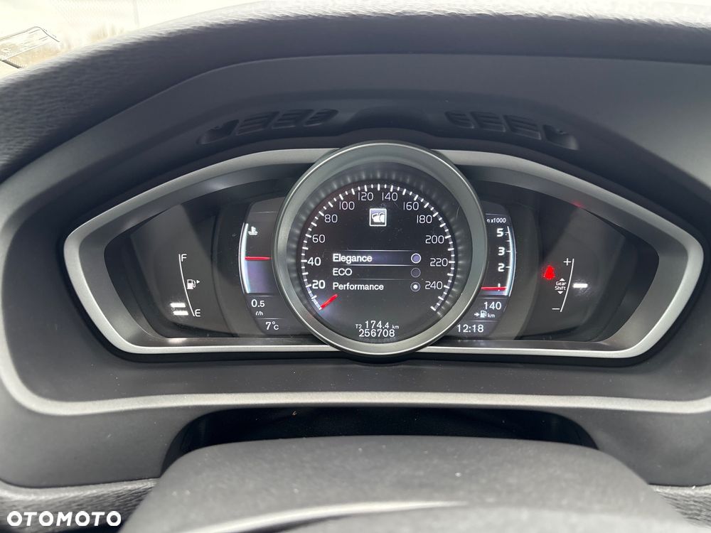 Volvo V40 D2 Summum - 24