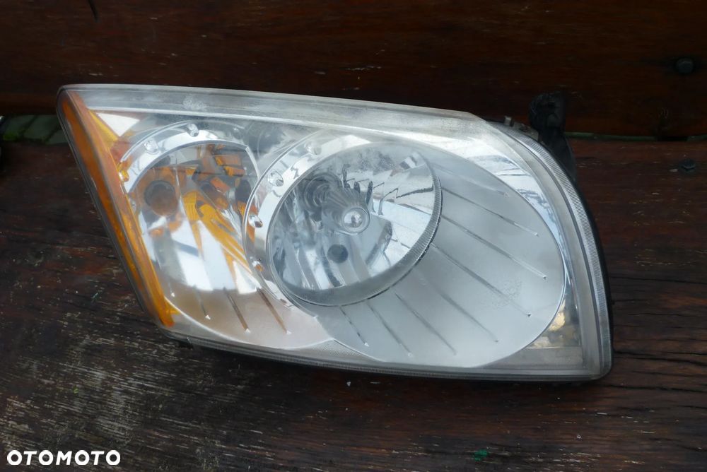 lampa prawa Dodge Caliber Europa - 1