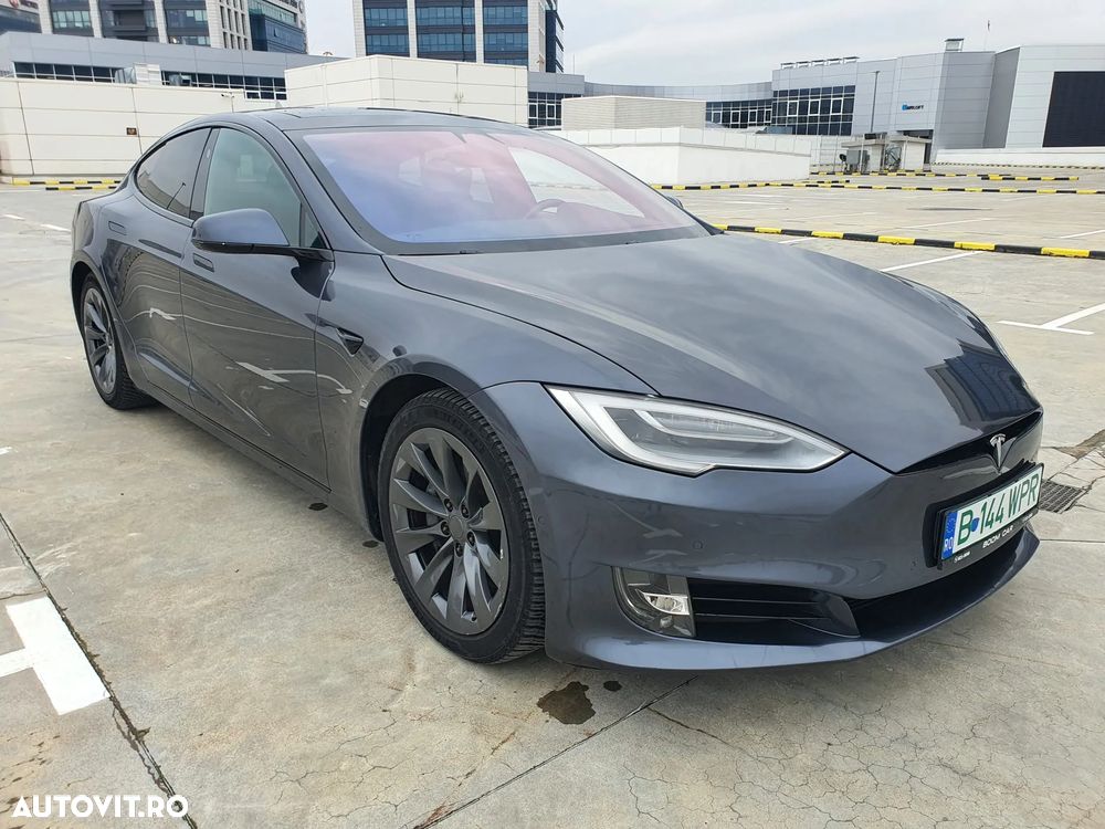 Tesla Model S - 1
