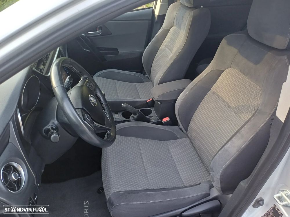 Toyota Auris 1.4 D-4D Com. +P.Sport+Navi - 7