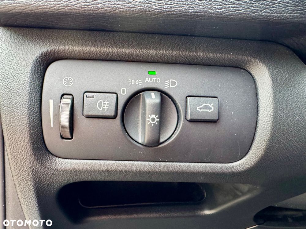 Volvo V40 D3 Momentum - 17