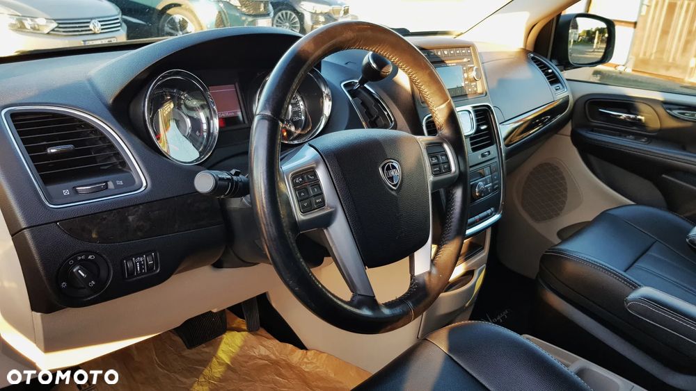 Lancia Voyager 2.8CRD Gold - 31
