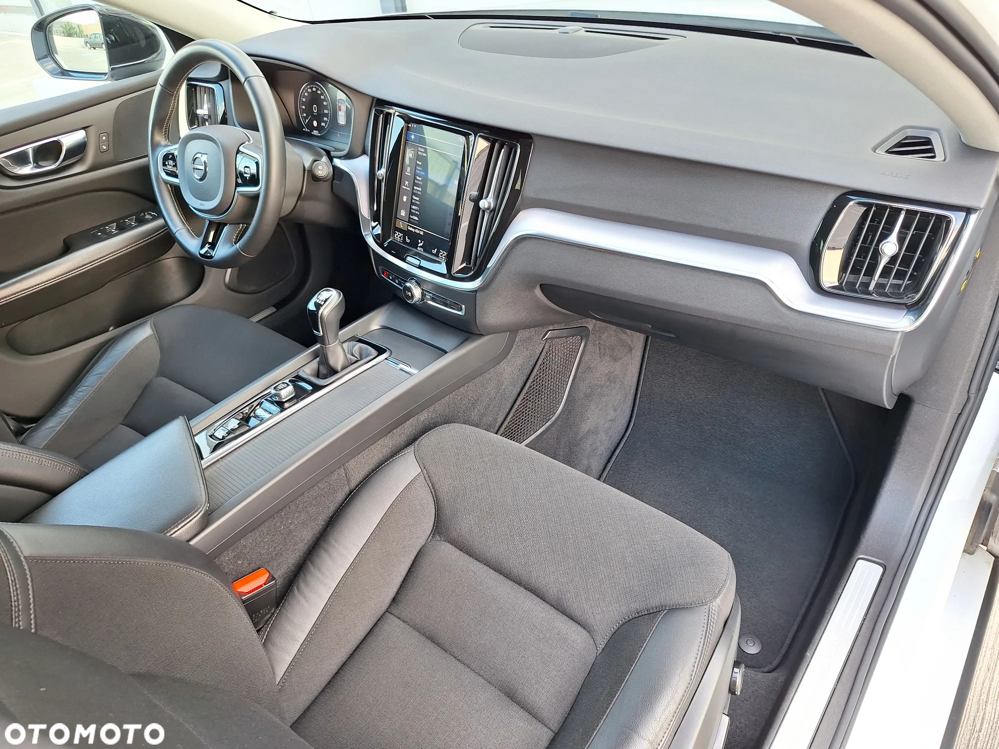 Volvo V60 D4 Momentum Pro - 26