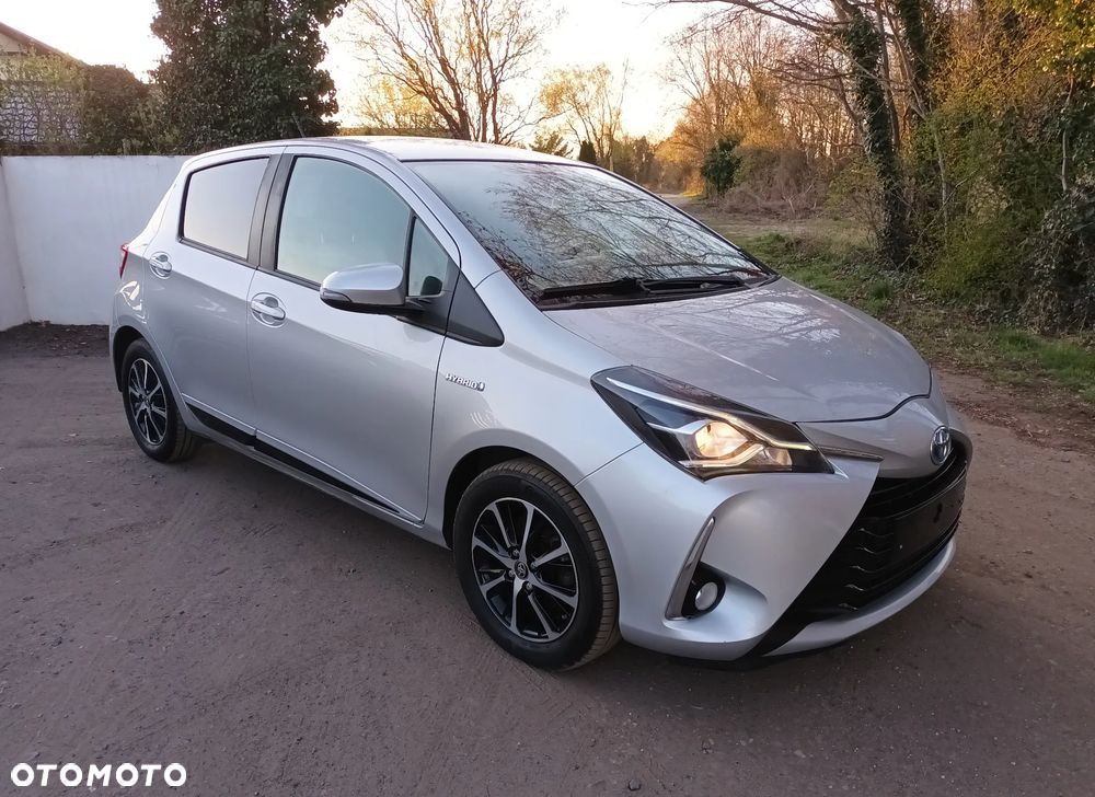 Toyota Yaris Hybrid 100 Active - 19