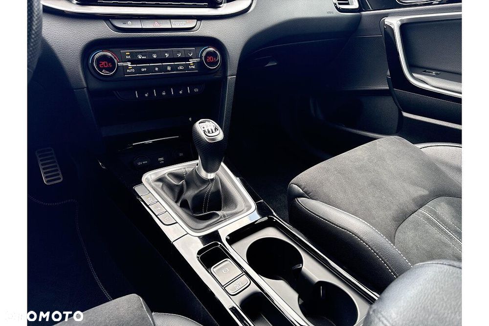 Kia ProCeed 1.5 T-GDI GT Line - 12