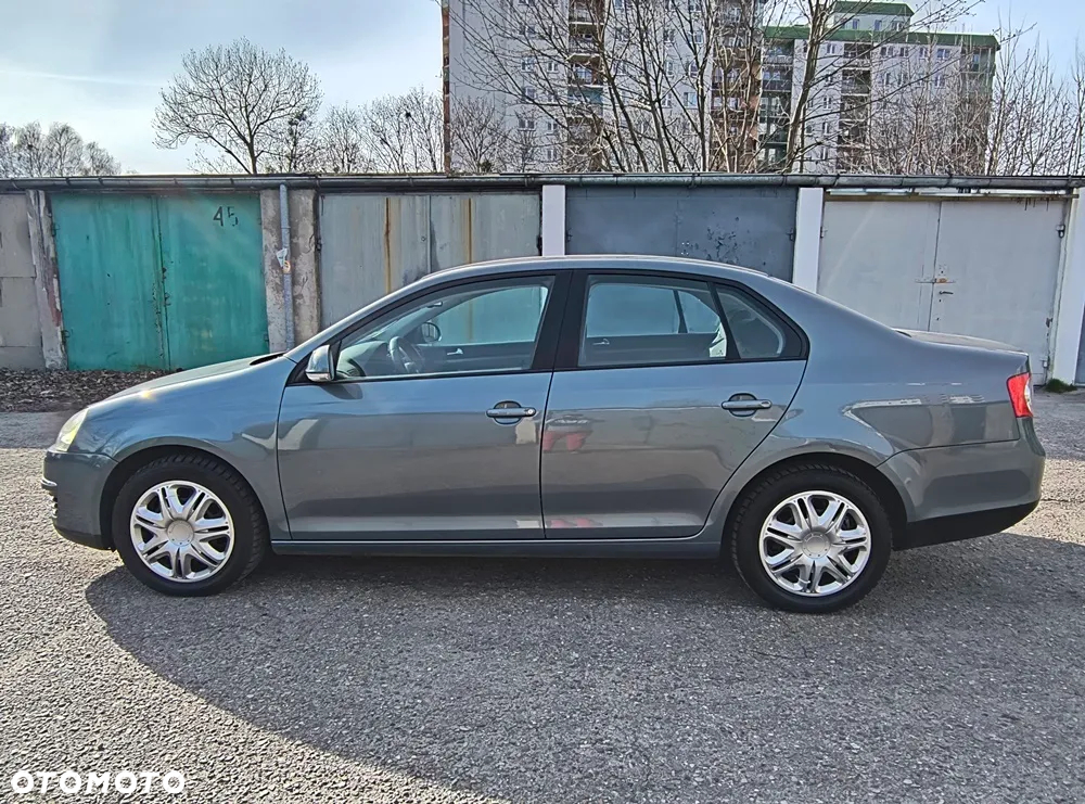 Volkswagen Jetta 1.6 Comfortline - 4