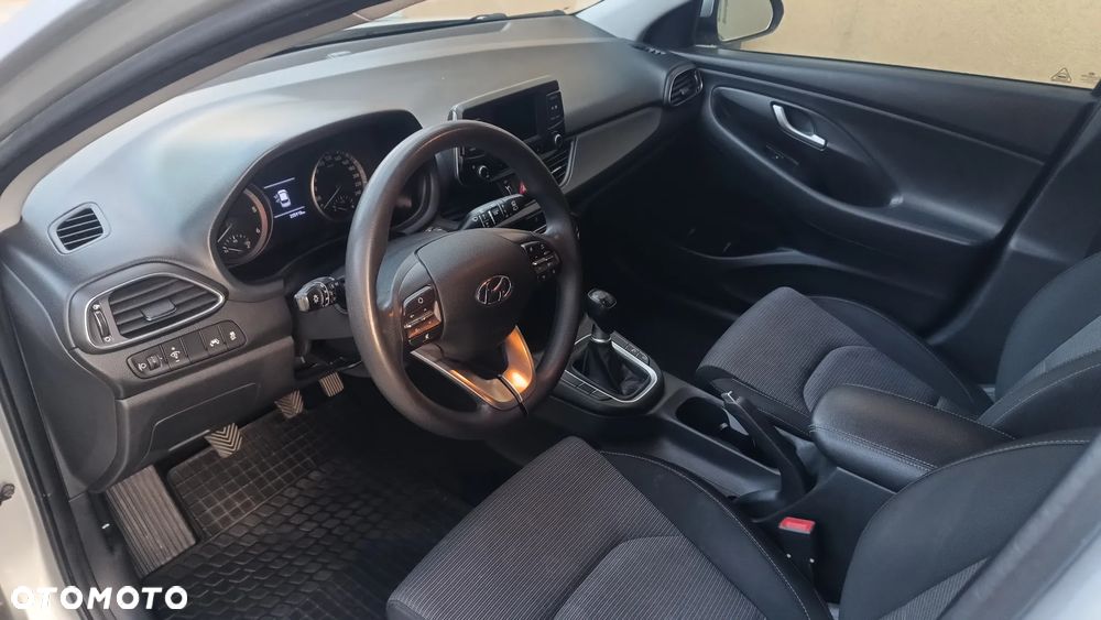Hyundai i30 1.6 D Comfort - 11
