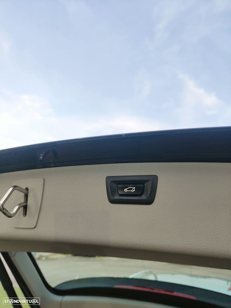 BMW 320 d Auto Line Sport - 42