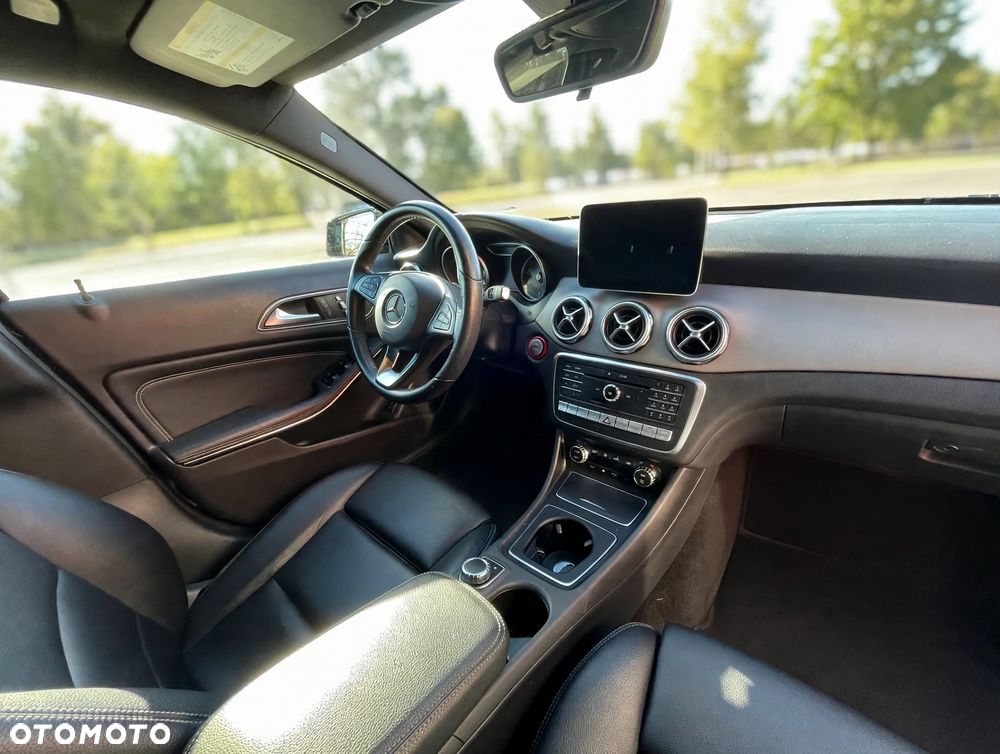 Mercedes-Benz GLA 250 4Matic 7G-DCT Urban - 22