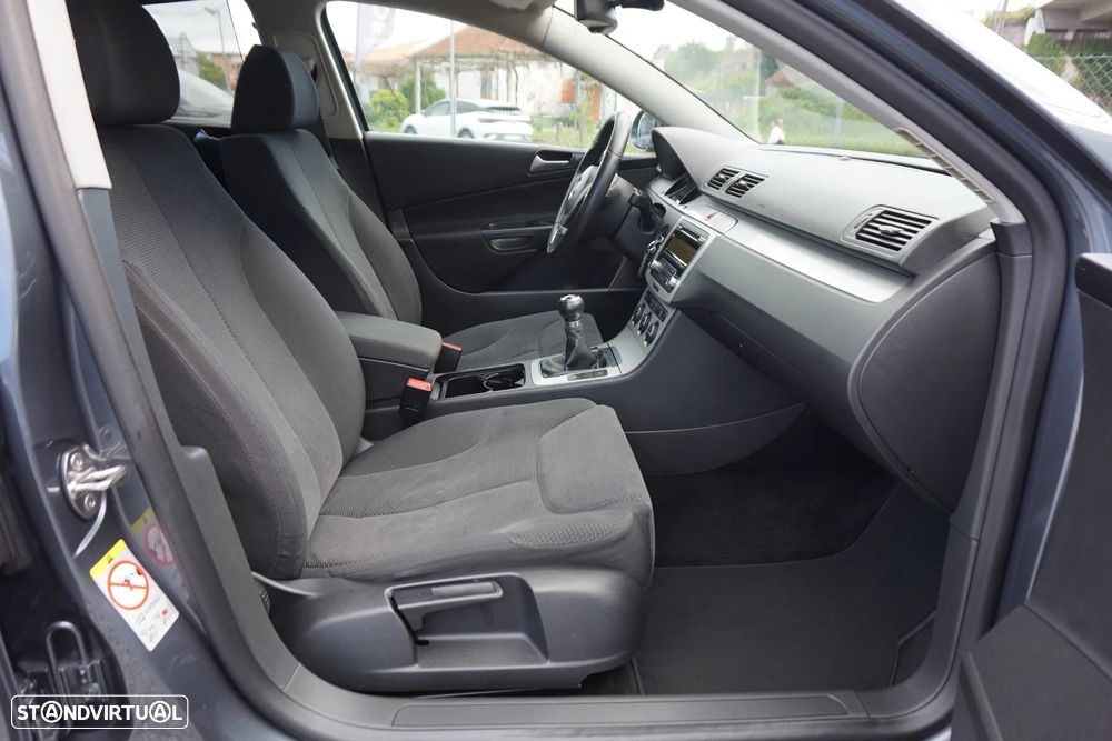 VW Passat 2.0 TDI BM Confortline - 27