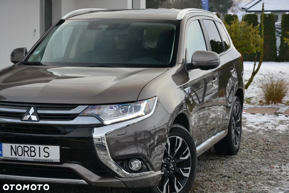 Mitsubishi Outlander 2.0 4WD Top - 16