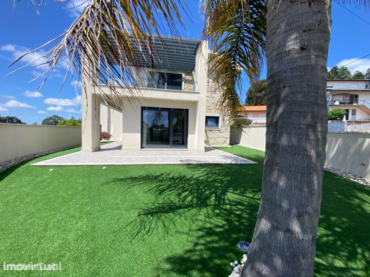 EXCLUSIVO - Moradia de luxo semi-nova - Grande imagem: 2/16