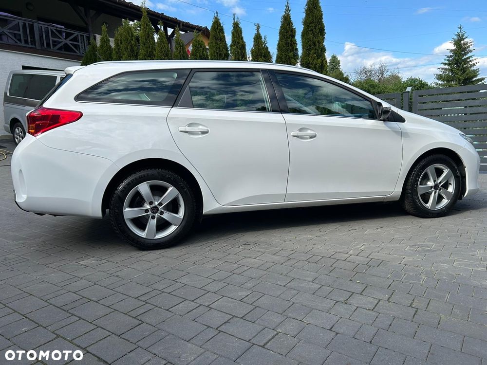 Toyota Auris 1.6 Premium - 4