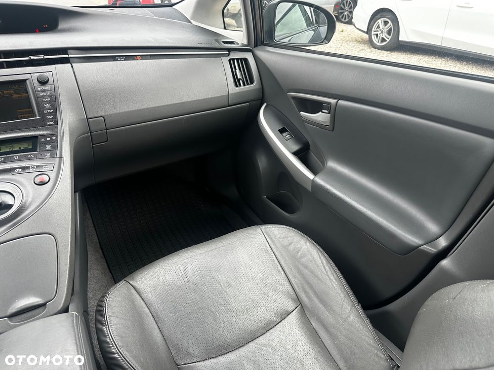 Toyota Prius 1.8 HSD Premium - 23