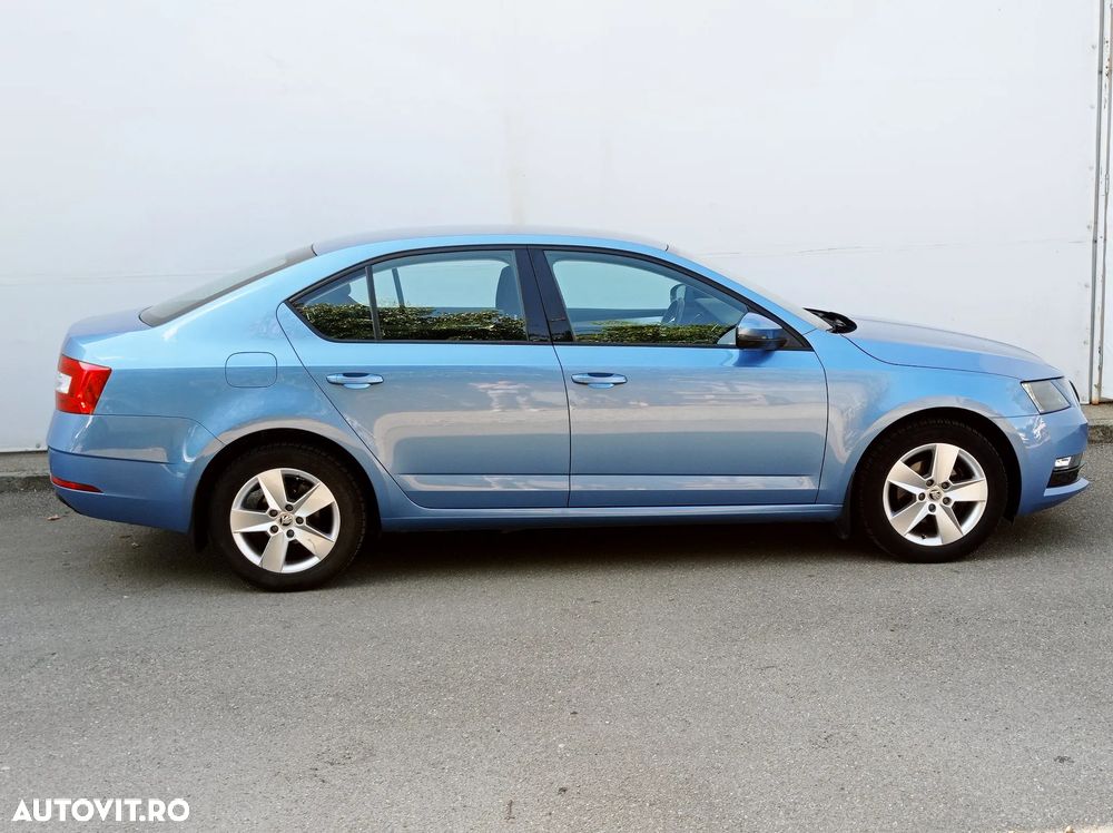 Skoda Octavia 1.6 TDI DSG Ambition - 9