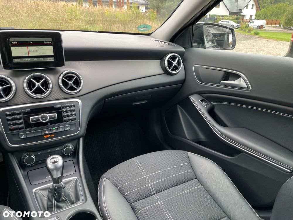 Mercedes-Benz GLA 200 - 23