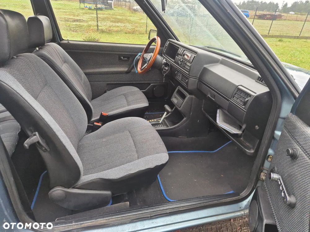Volkswagen Golf 1.8 GL - 9