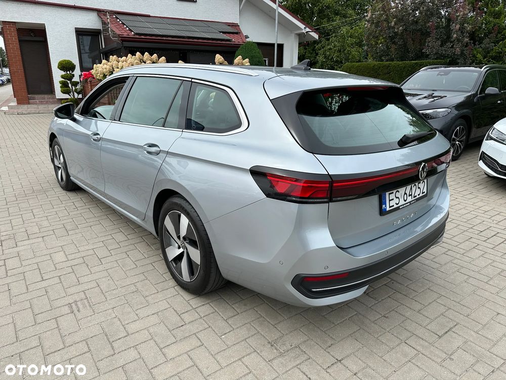 Volkswagen Passat - 4