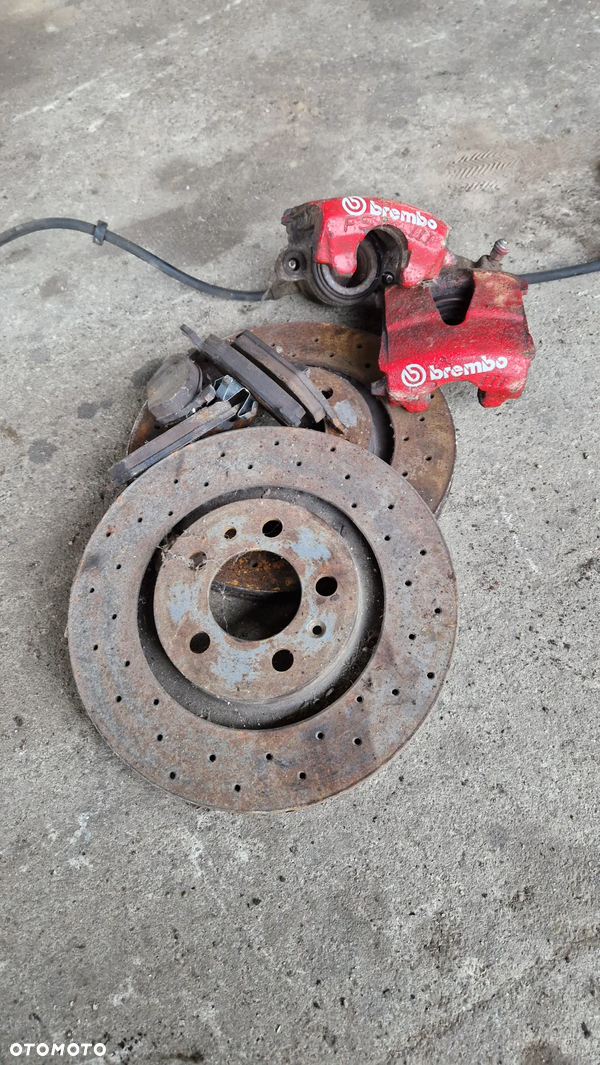 Zaciski Tarcze hamulcowe Klocki Audi A3 8L Golf 4