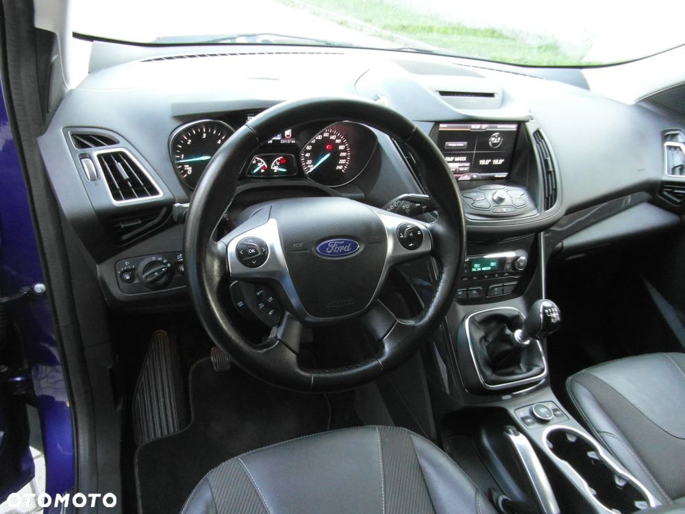 Ford Kuga 2.0 TDCi 2x4 Titanium - 22