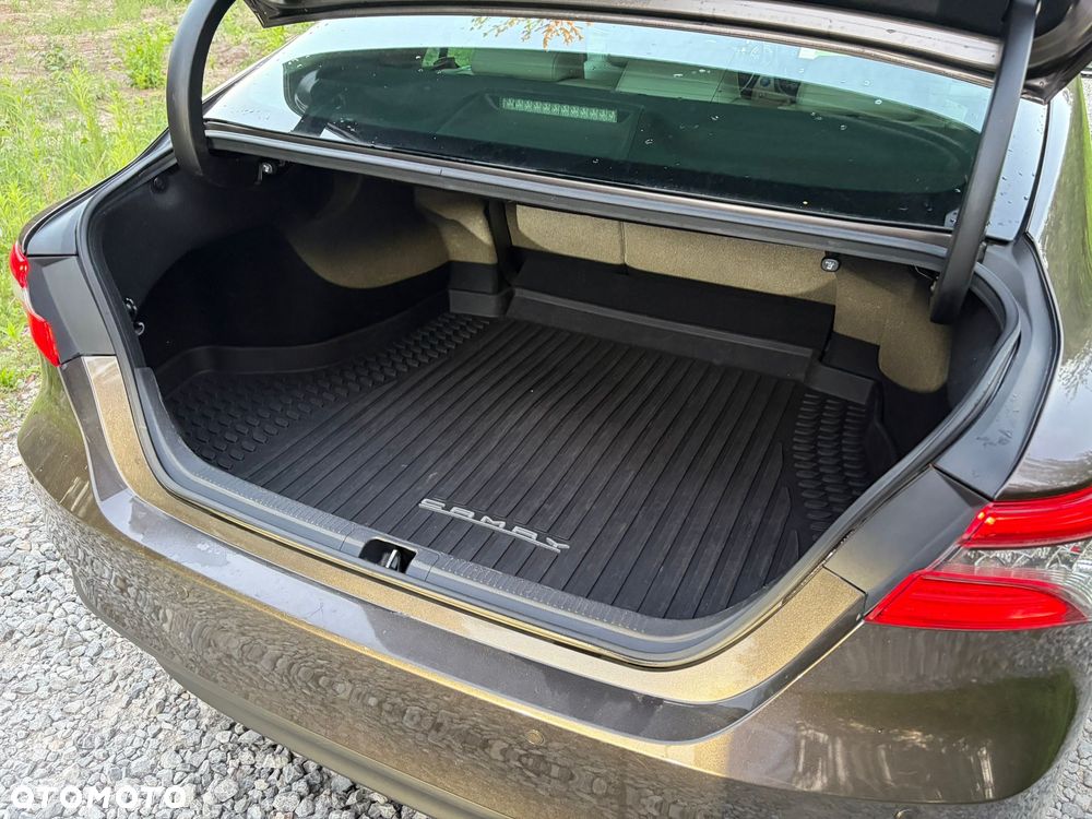 Toyota Camry 2.5 Hybrid Executive CVT - 21