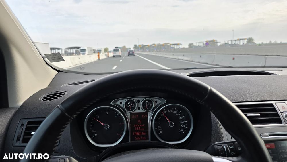 Ford Kuga 2.0 TDCi 4x4 Titanium - 12