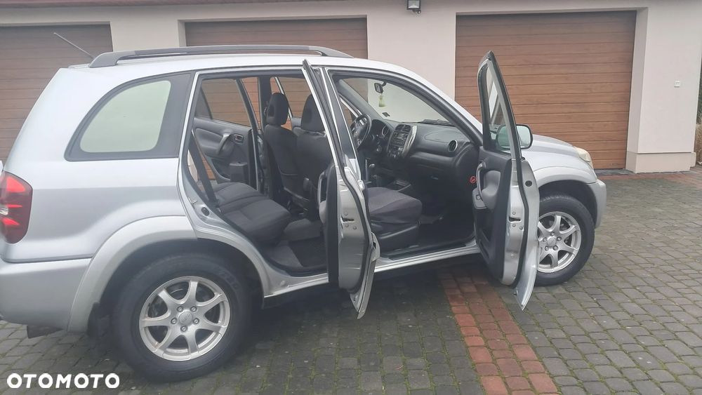 Toyota RAV4 D-4D 4x4 - 8