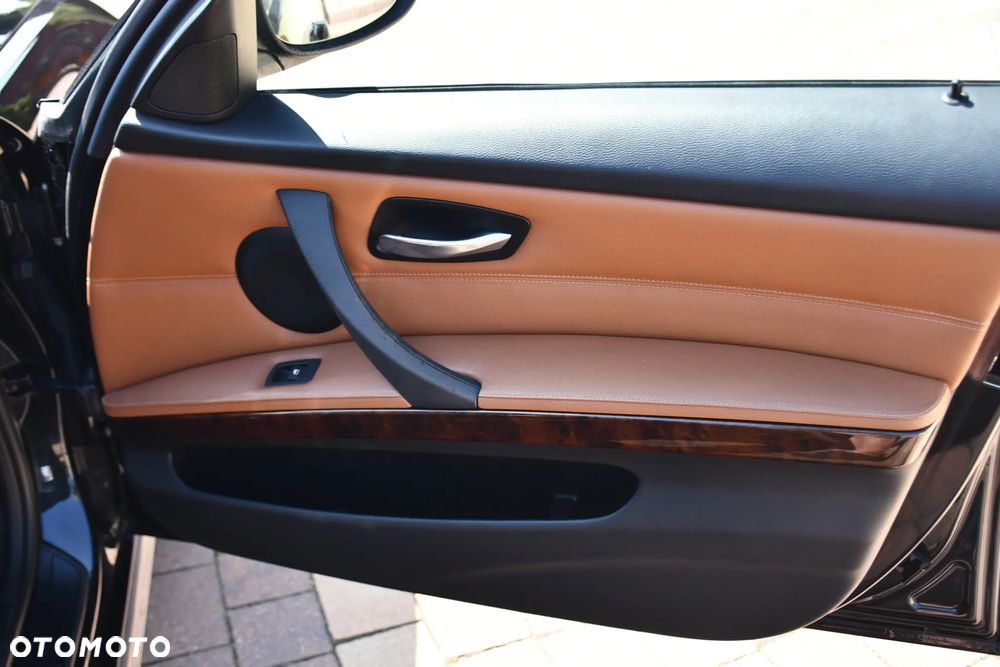 BMW Seria 3 320i - 24