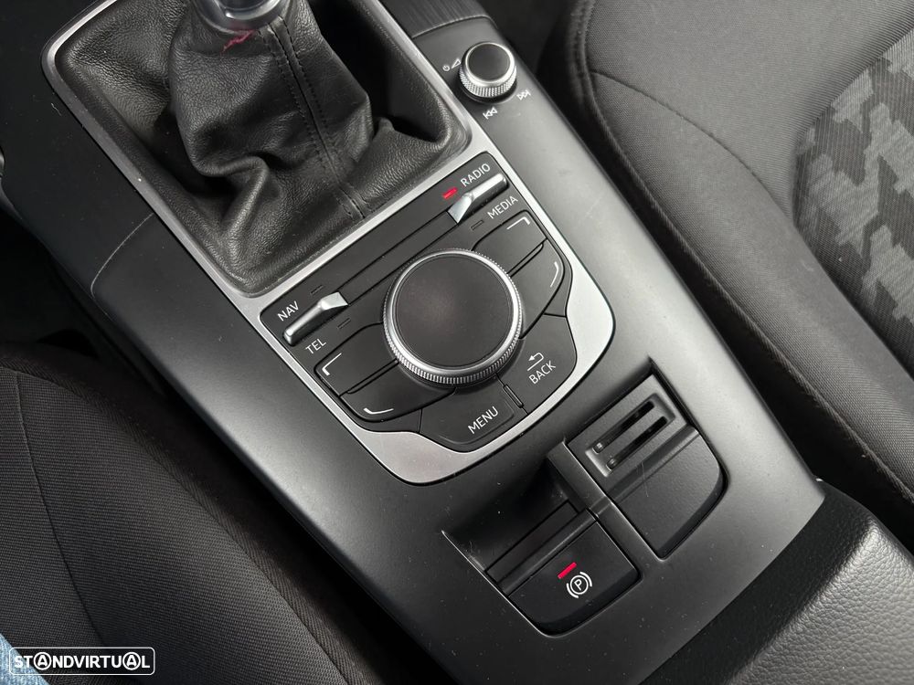 Audi A3 Limousine 1.6 TDI Attraction Ultra - 16