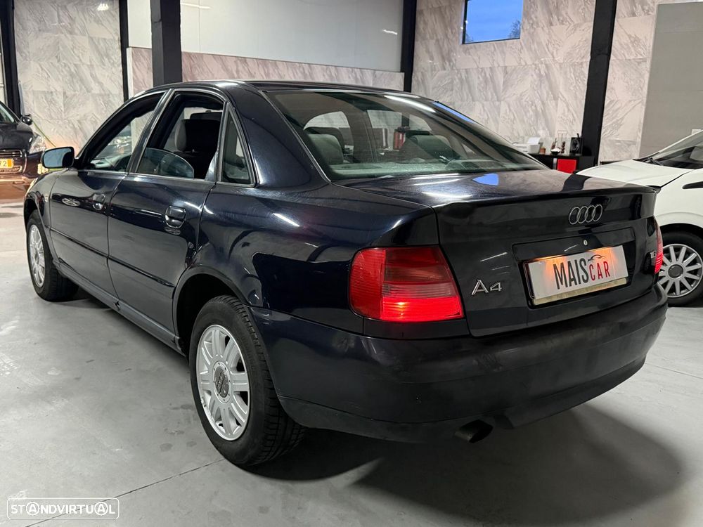 Audi A4 1.6 Confort - 5