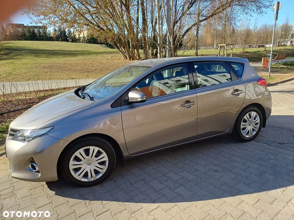 Toyota Auris 1.6 Premium + - 3