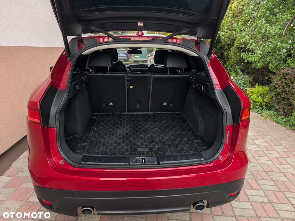 Jaguar F-Pace 30t AWD R-Sport - 24