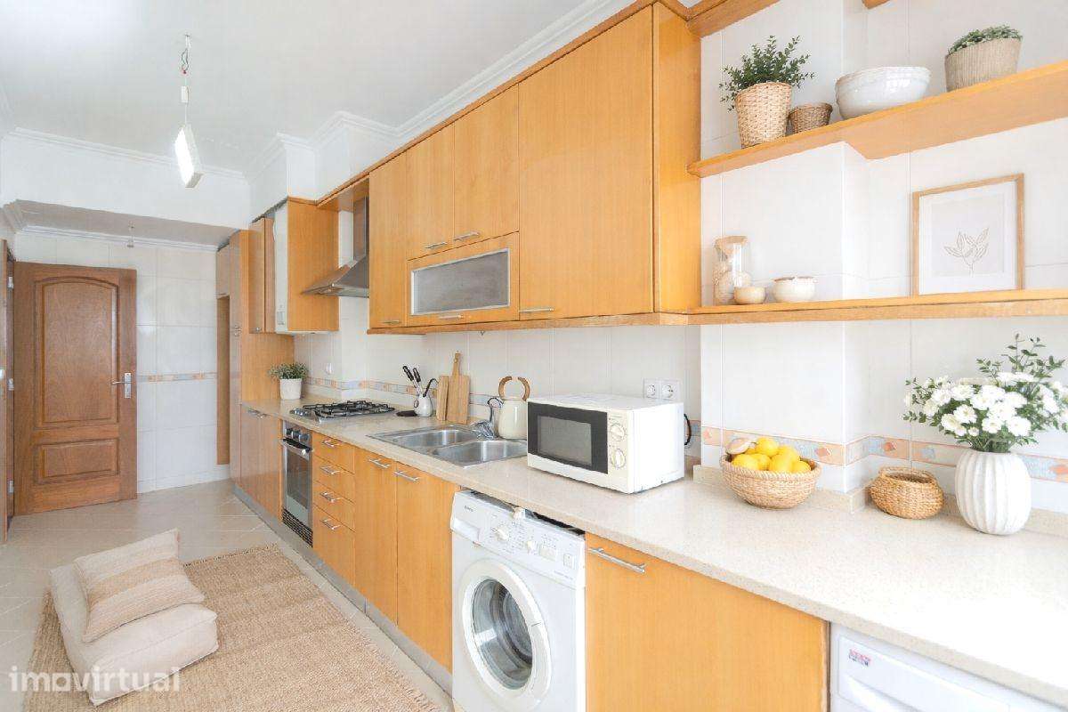 T2 Duplex com 101 m2 e 2 WC – Um apto. diferente na Amadora - Grande imagem: 2/33