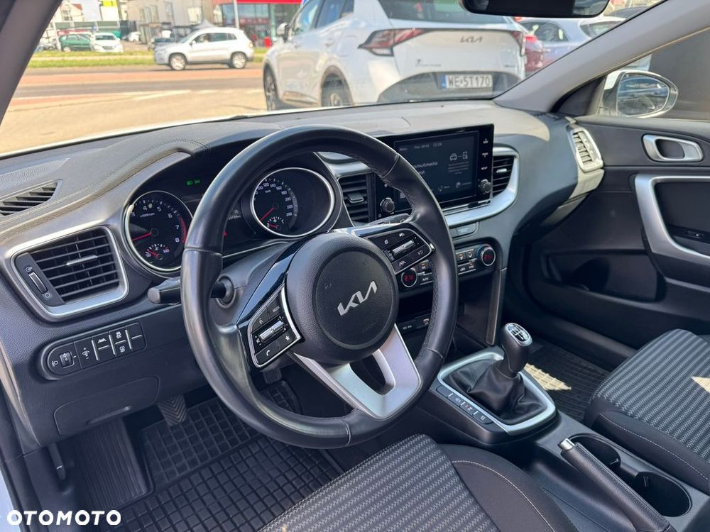 Kia Ceed 1.5 T-GDI M - 10