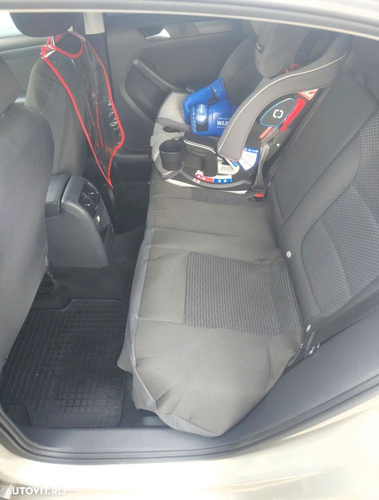 Volkswagen Jetta 2.0 TDI Comfortline - 8