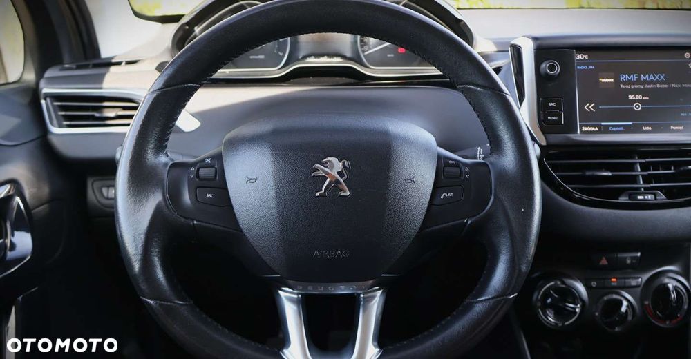 Peugeot 208 - 23
