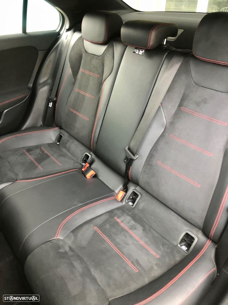 Mercedes-Benz A 250 Limousine e AMG Line - 24